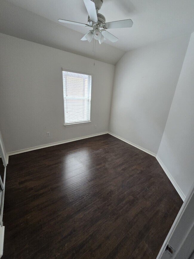 Building Photo - 16020 Fountainview Dr