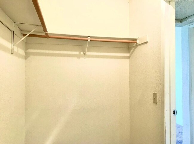 Building Photo - 3371 Baywood Terrace
