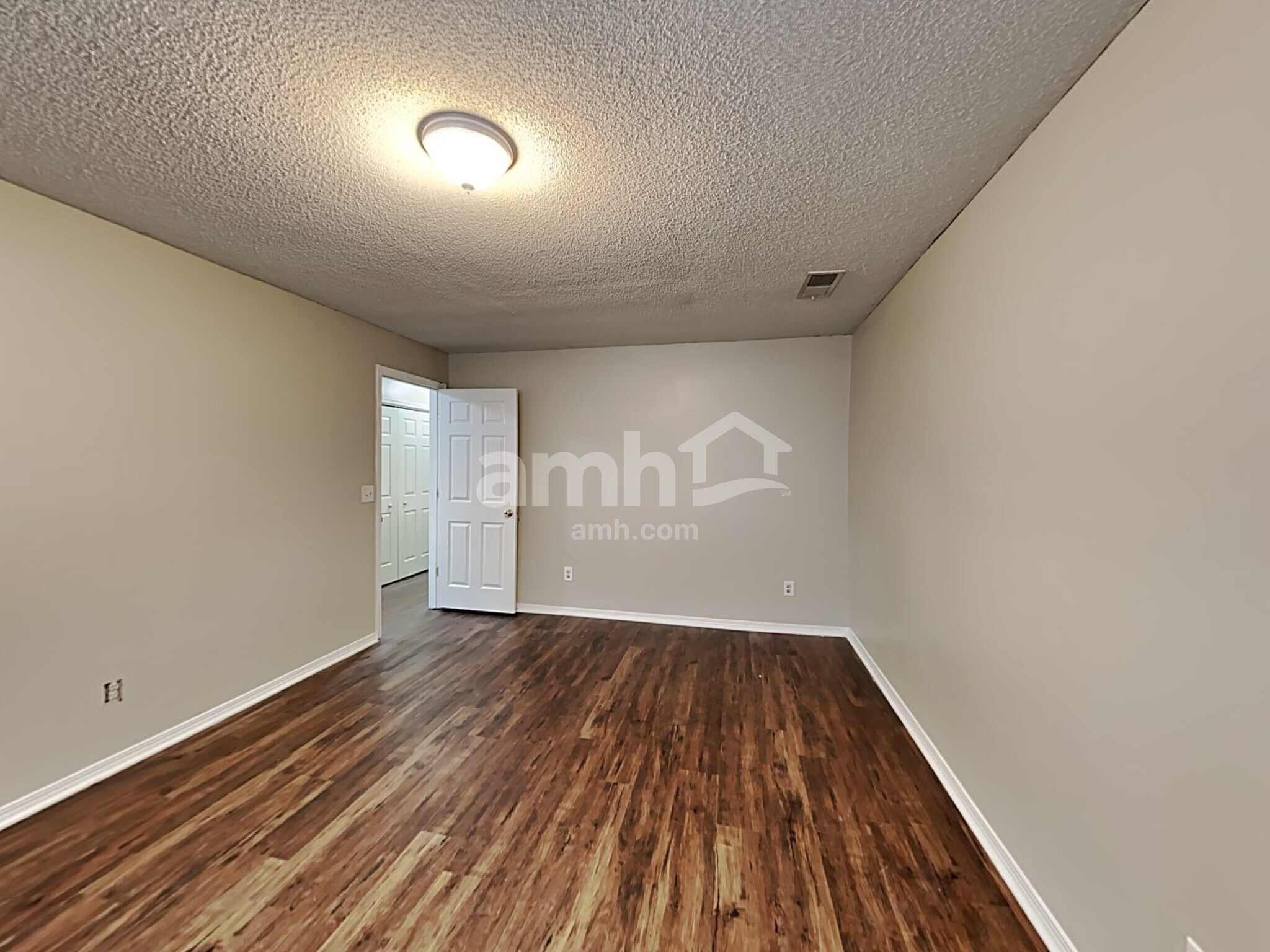 Building Photo - 611 Waterford Ln