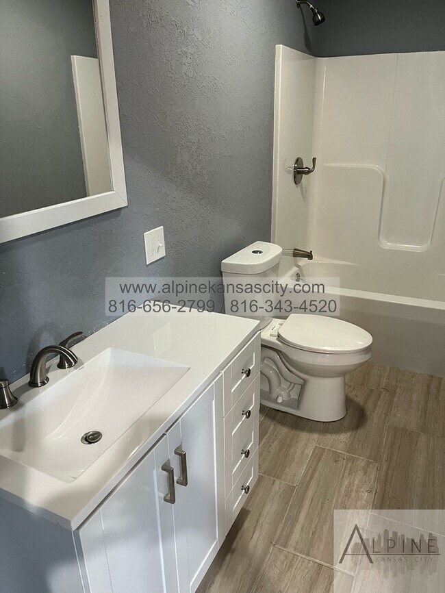 Building Photo - Fresh & Updated, Vouchers OK!