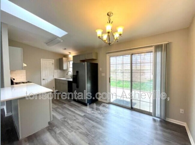 Building Photo - 307 Spring Field Court