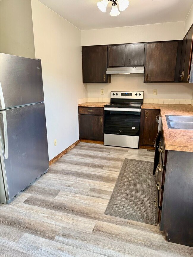 Building Photo - 1624 Azalea Dr