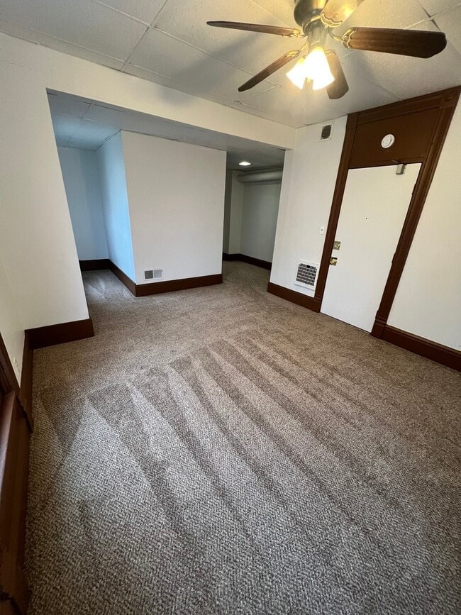 Building Photo - 416 7th Ave S
