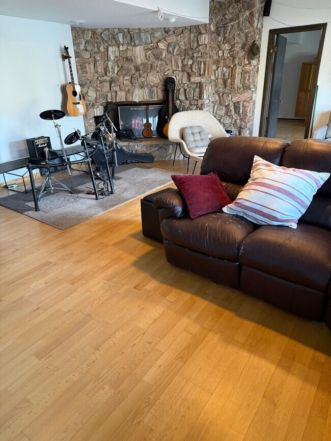 Building Photo - 1800 Montgomery Ct