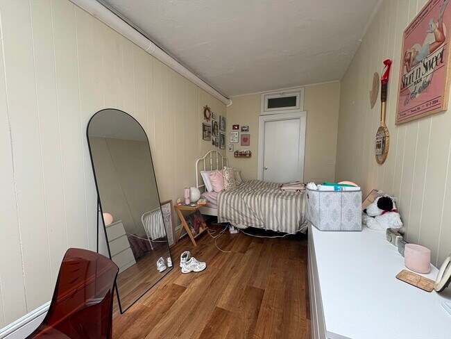 Building Photo - 914 Beacon St