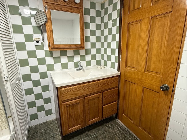 Building Photo - 3318 W Pierce Ave