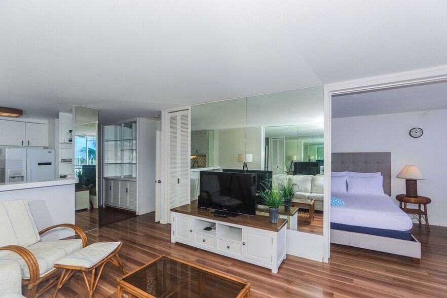 Building Photo - 1765 Ala Moana Blvd