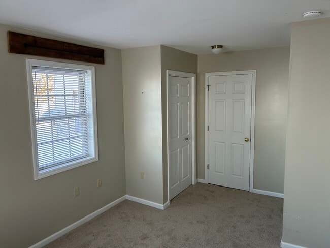 Building Photo - 320 Mt Vernon Rd