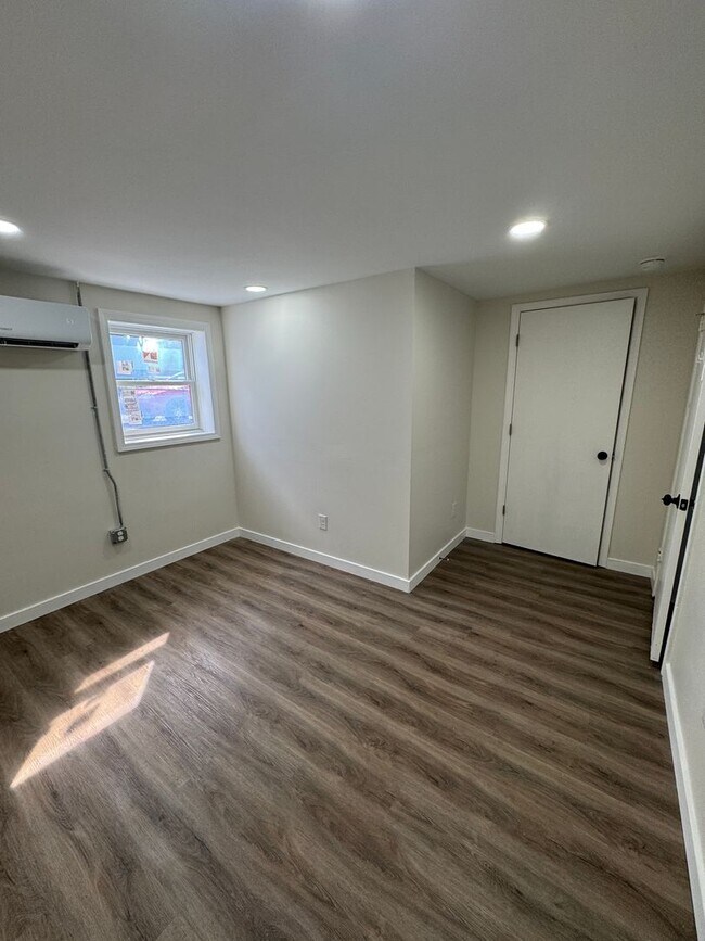 Building Photo - 1036 Seymour Ave