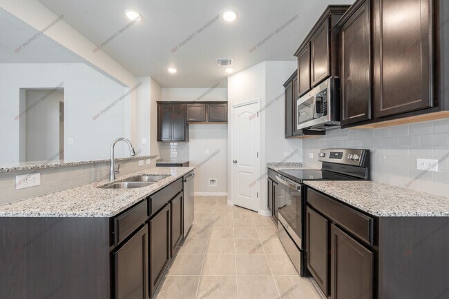 Building Photo - 711 Friars Lndg Dr