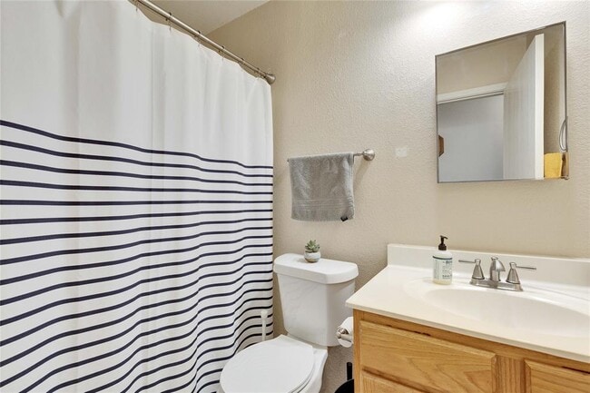 Building Photo - 6612 Piedras Blanco Dr
