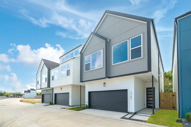 Primary Photo - 7707 Inwood Grv Ln