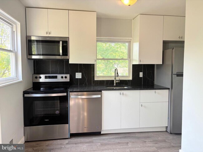 Building Photo - 9103 Wallace Rd