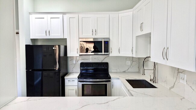 Building Photo - FOR RENT 2BR/2BA 900 SF Charming Renovated Condo In UTC