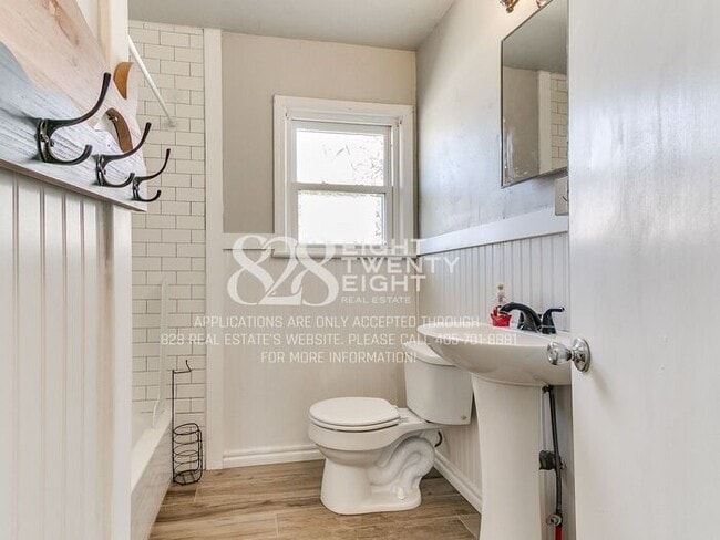 Building Photo - 3 Bed/1 Bath Single Family Home Available Now! Within 5 miles of TAFB!