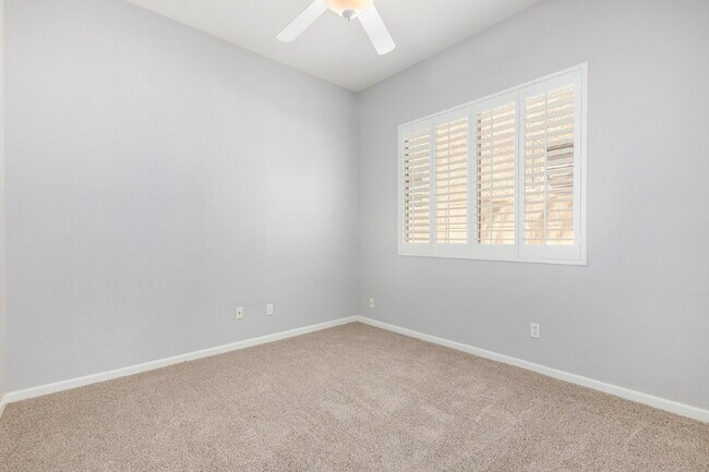 Building Photo - Arabian Views 4 bed 2 bath with pool