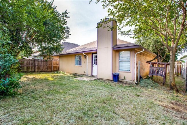 Building Photo - Beautiful Three Bedroom Home in Fort Worth!