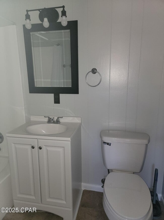 Building Photo - 6529 Chipewa St