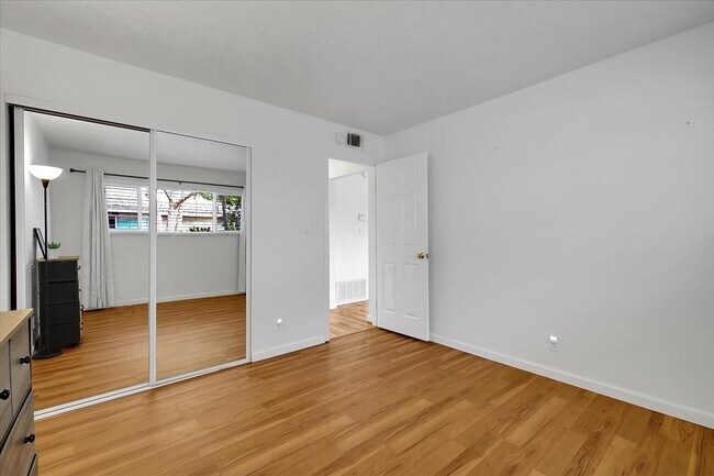 Building Photo - 6533 Greenback Ln