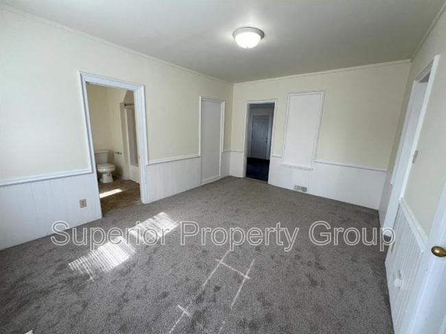 Building Photo - 416 S Locust St