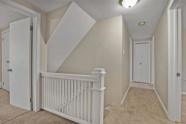 Building Photo - Newly Renovated 4-Bedroom House with Moder...