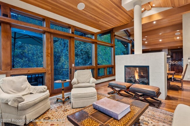 Building Photo - 315 S 1st St