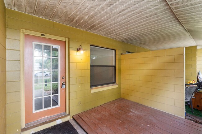 Building Photo - Beautiful Newly Renovated 2 Bedroom 2 Bath...