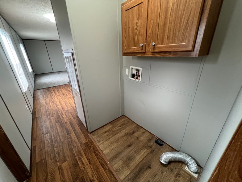 Building Photo - 108 Plum St