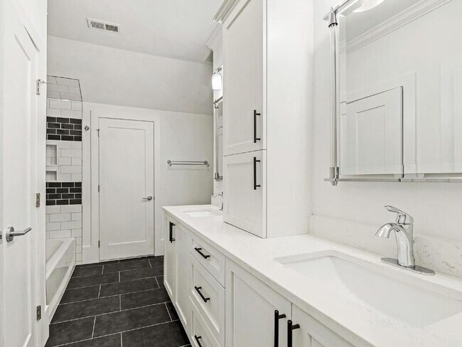 Building Photo - 5516 Hardison Rd