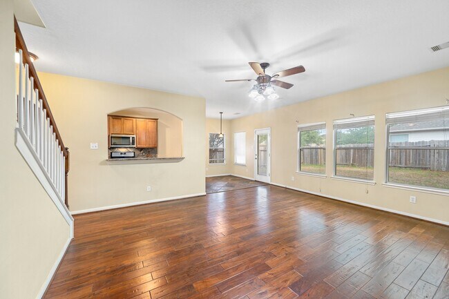 Building Photo - 10003 Lynette Falls Dr