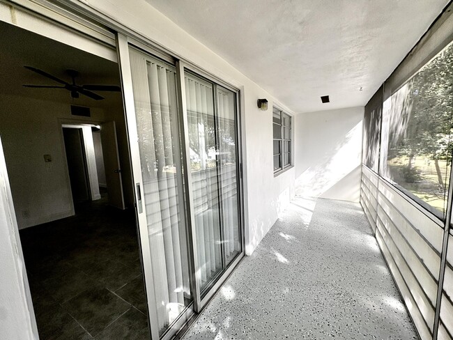 Building Photo - 239 Sussex L