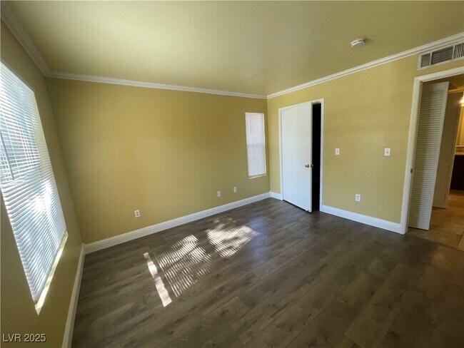 Building Photo - 1150 N Buffalo Dr