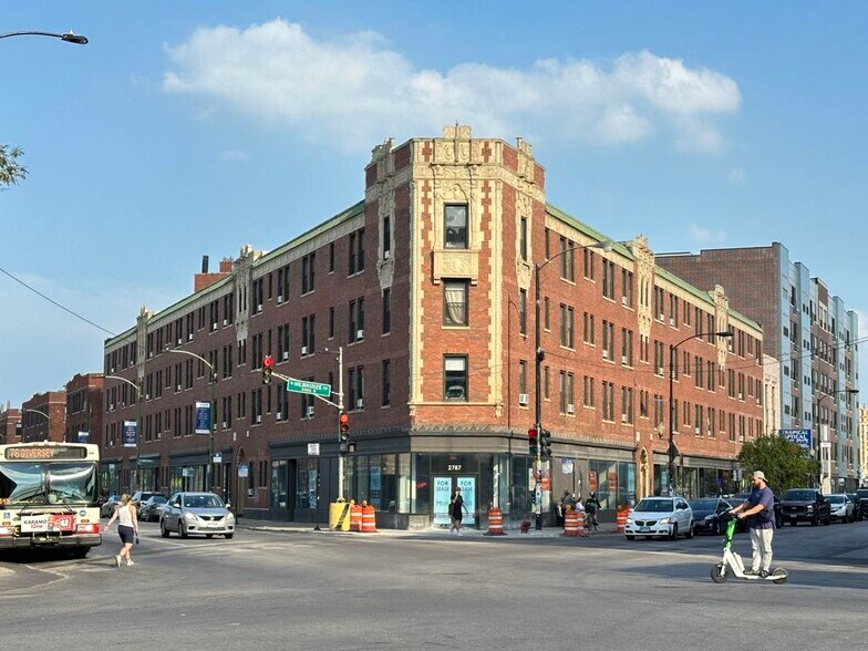 Primary Photo - 3335 W Diversey Ave