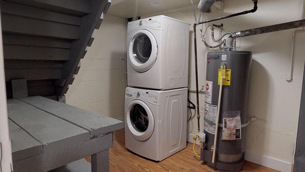 Building Photo - 1641 10th Ave E