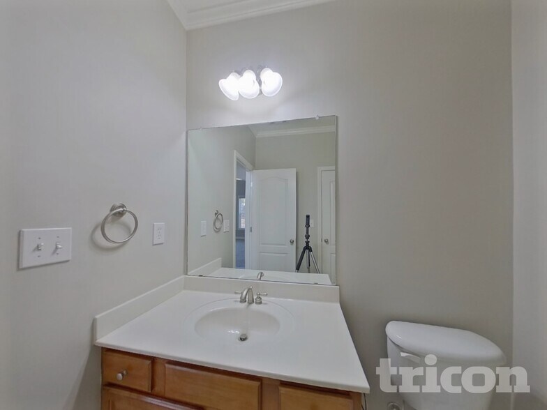 Building Photo - 3620 Little Spring Dr