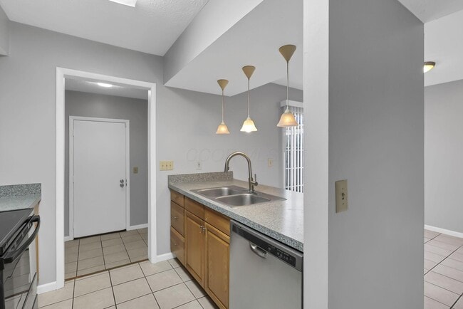 Building Photo - 1642 Park Row Dr