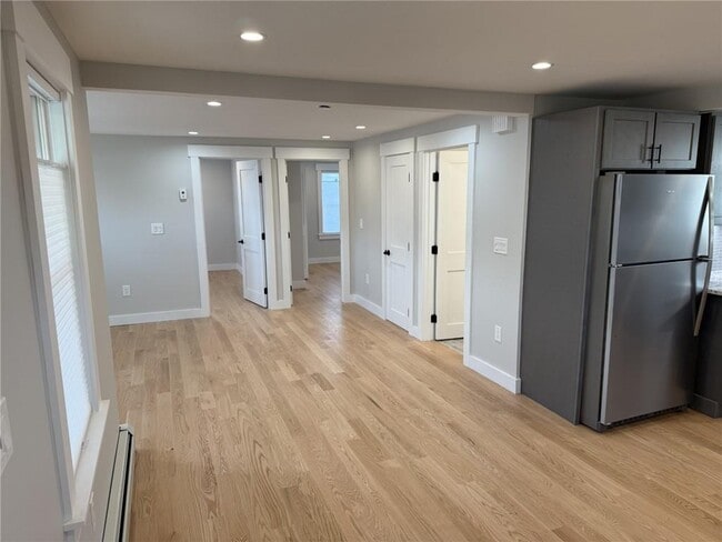 Building Photo - 863 Main St