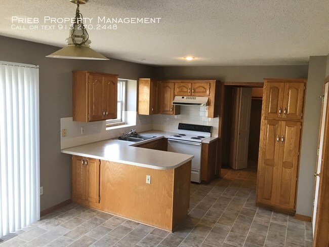 Building Photo - Riggs Duplex - Available July 16th