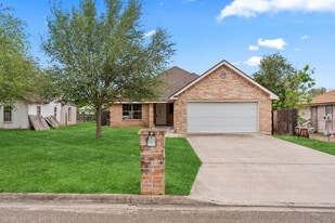 Building Photo - 1222 E 2nd St