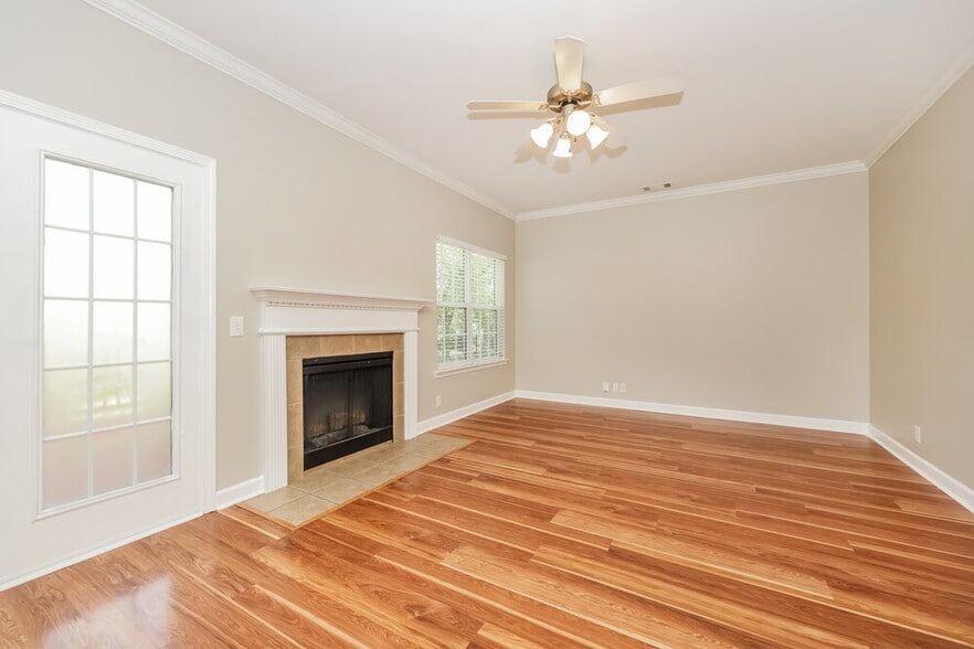 Building Photo - 237 Titans Cir