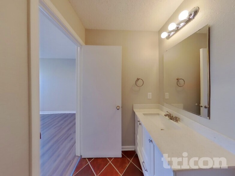 Building Photo - 12298 Wolf Run Rd