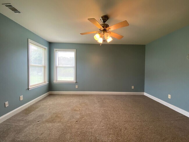 Building Photo - Home for Rent in Woodstock! View with 48 H...