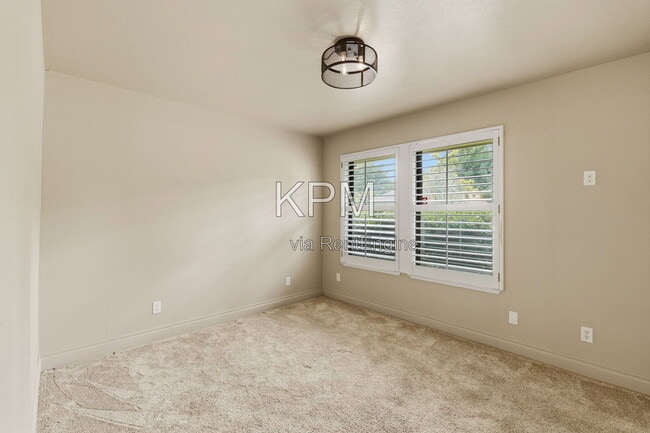 Building Photo - 3342 Cove Cir