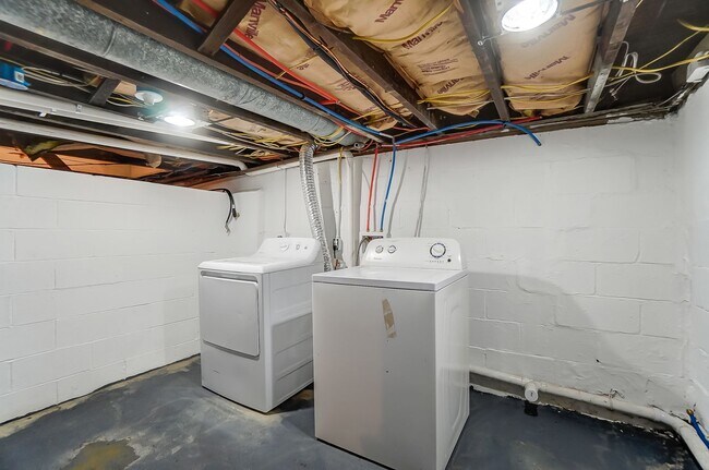 Building Photo - 2 Bedroom, 1 Bath
