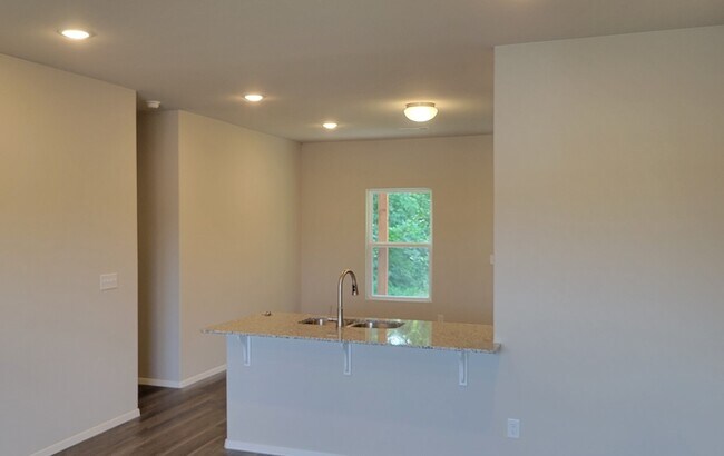 Building Photo - 2449 N Gooseberry Ln