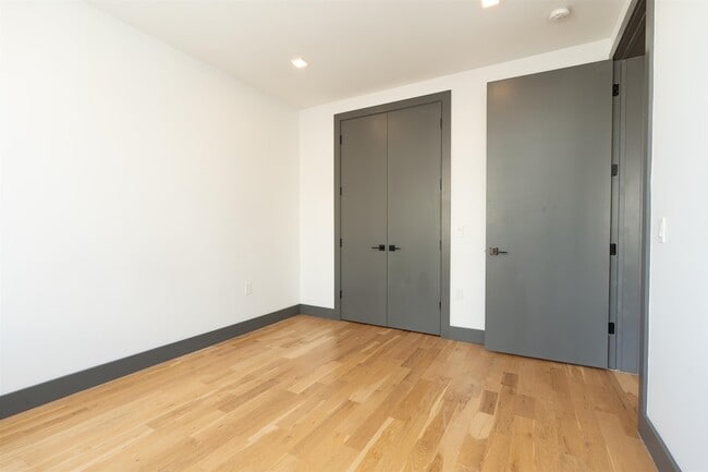 Building Photo - 424 Arlington Ave