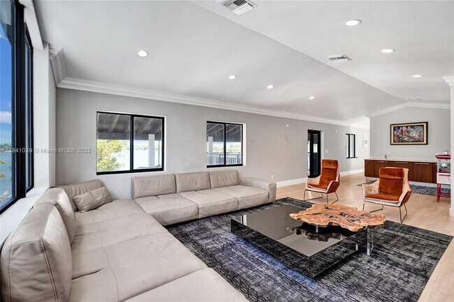 Building Photo - 13724 SW 92nd Ct