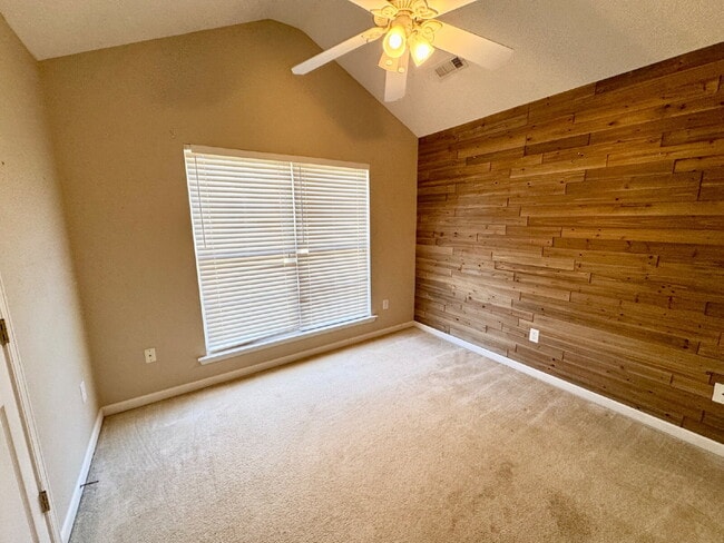 Building Photo - The perfect 3 bed, 2 bath home located in ...