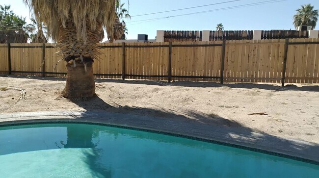 Building Photo - Pool Home in 29 Palms