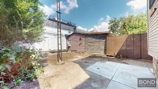Building Photo - 281 Starr St